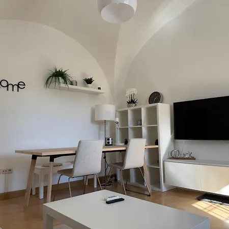 Apartment Yellow House - 1 *