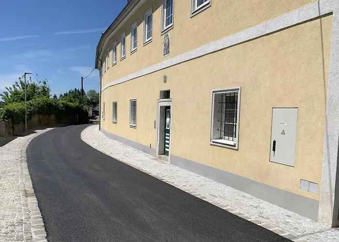 Yellow House - 1 Steyr