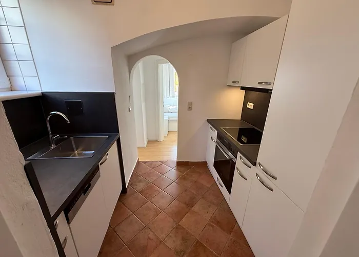 Yellow House - 1 * Steyr