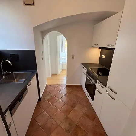 Yellow House - 1 * Steyr