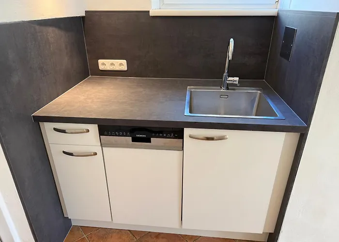 Yellow House - 1 * Steyr